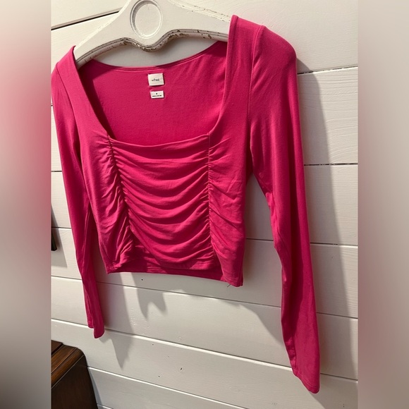 Hot Pink Ruched Long Sleeve Top – Wilfred (Aritzia) – Size M - Picture 6 of 7